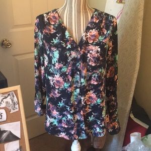 Floral blouse with tucks at shoulder
